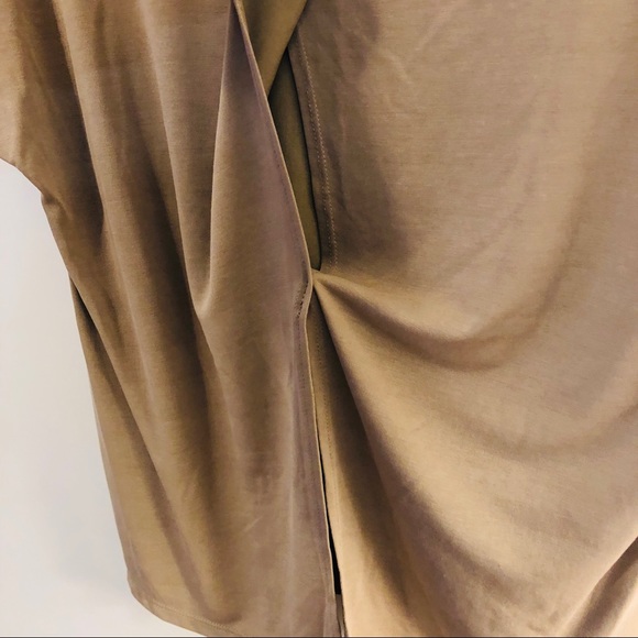 High/Low Tee with slightly open back - Picture 3 of 3